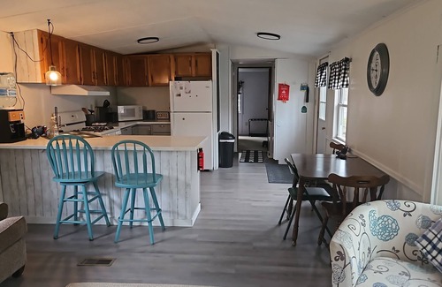 St. Johnsville Casa | Charming 2-bedroom mobile home with WiFi & Window AC in Fort Plain