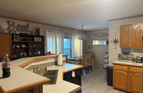St. James Casa | Charming 2-bedroom mobile home with WiFi, AC in awesome Bolivia on Intracoastal