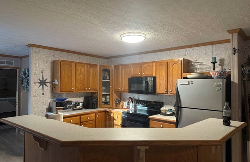 St. James Casa | Charming 2-bedroom mobile home with WiFi, AC in awesome Bolivia on Intracoastal