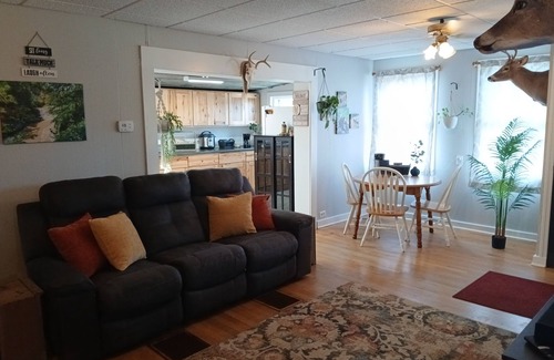 Bedford Cabaña | Charming 2-bedroom private cottage, pet friendly, great location, no pet fees!
