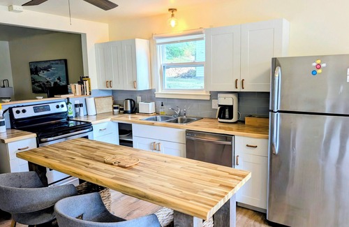 New Minas Casa | Charming 2-bedroom Retreat with AC, WiFi in the Heart of the Annapolis Valley