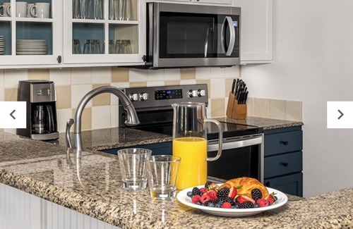 Florida Central Atlantic Coast Complejo | Charming 2-bedroom resort w/ fitness room, in Hilton Head at Marriott Surfwatch