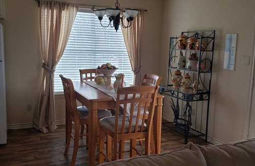 Thurber Casa | Charming 2-bedroom RV in fabulous Gordon with AC