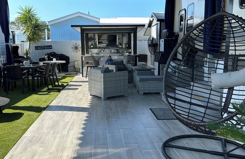 Key Largo Village Alquiler De RV | Charming 2-bedroom RV Hideaway campground in Key Largo; Sun & Fun!