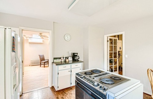 North Gresham Casa | Charming 2-bedroom single level house close to PDX, Edgefield and Mt Hood