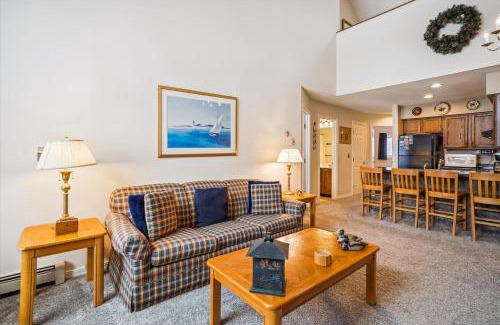 Killington Casa | Charming 2-Bedroom Slopeside at Pico Mountain E304