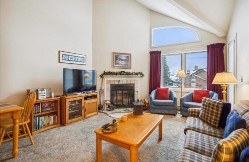 Killington Casa | Charming 2-Bedroom Slopeside at Pico Mountain E304