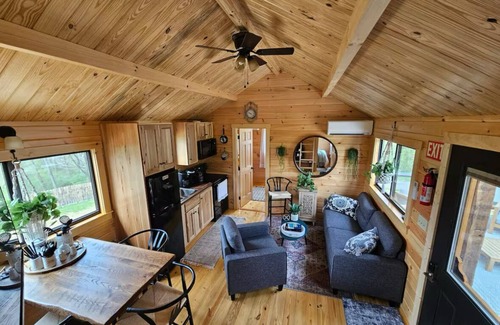 Gap Cabina | Charming 2-bedroom tiny cabin hot tub camp fire