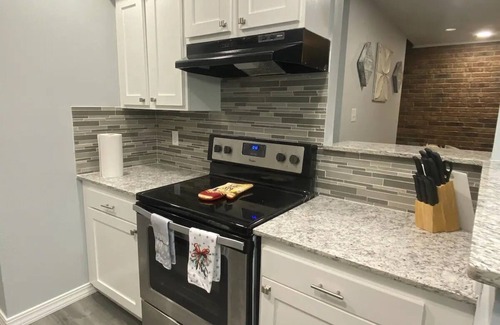 Fort Smith Casa | Charming 2-bedroom townhome at centrally located Fort Smith