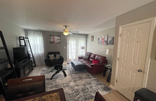 Greensboro Casa | Charming 2-bedroom townhome with AC, WiFi in lovely Greensboro