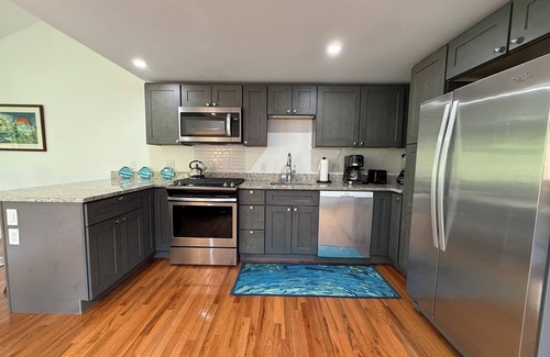 Oak Bluffs Casa | Charming 2-bedroom townhouse in Oak Bluffs with WiFi, AC