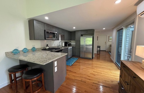 Oak Bluffs Casa | Charming 2-bedroom townhouse in Oak Bluffs with WiFi, AC