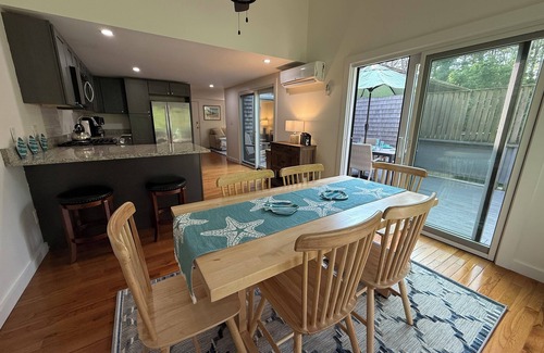 Oak Bluffs Casa | Charming 2-bedroom townhouse in Oak Bluffs with WiFi, AC