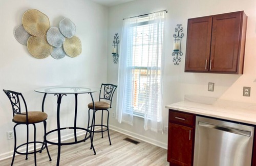 Ashburn Casa | Charming 2-bedroom townhome in nice Ashburn