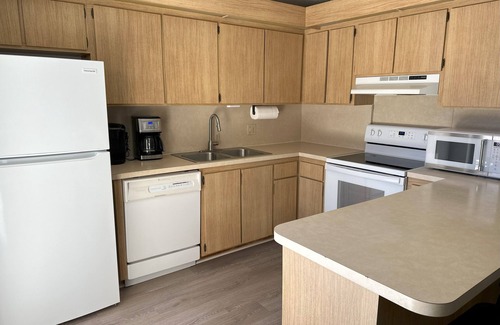 Seabrook Place Casa | Charming 2-bedroom townhome in lovely Jupiter with AC