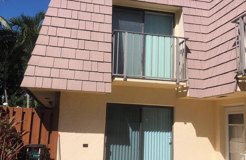 Seabrook Place Casa | Charming 2-bedroom townhome in lovely Jupiter with AC