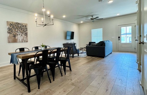 Auburn Casa | Charming 2-bedroom townhome with AC, WiFi in delightful Auburn