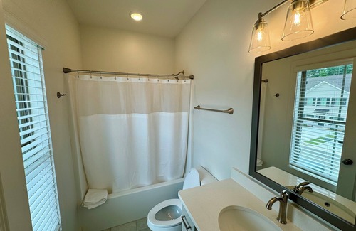 Auburn Casa | Charming 2-bedroom townhome with AC, WiFi in delightful Auburn