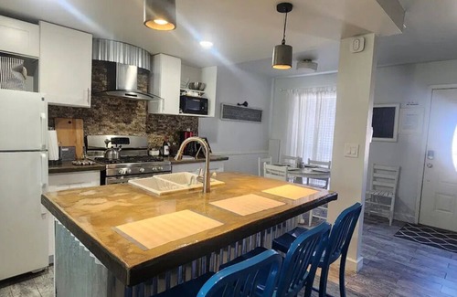 Brentwood Condominio | Charming 2-bedroom Townhome Near UT Campus/Rosedale