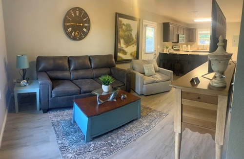 Benton Casa | Charming 2-bedroom townhome in Benton with AC