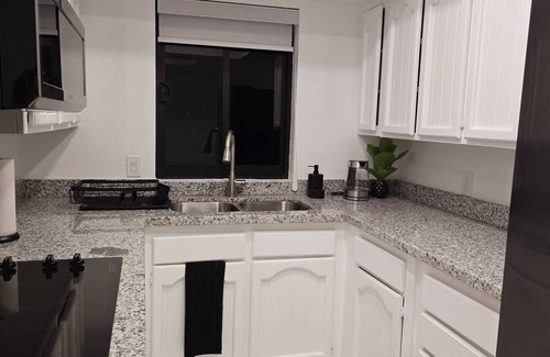 Yuma Casa | Charming 2-bedroom townhome in lovely Yuma with AC, WiFi