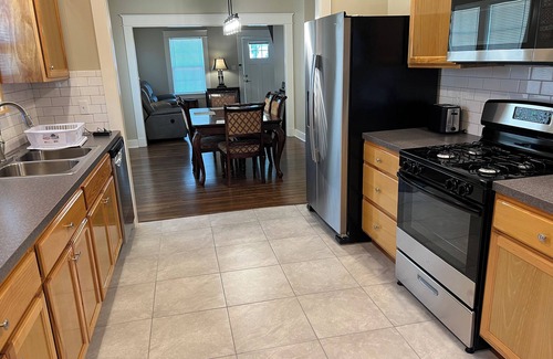 Tulsa Casa | Charming 2-bedroom two bath house in fantastic Tulsa with office/ fitness room