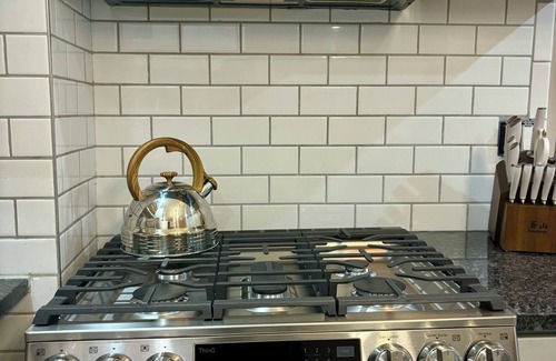 Hamtramck Casa | Charming 2-bedroom unit in serene Hamtramck, minutes from down town Detroit