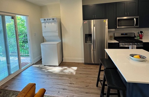 Logan Square Casa | Charming 2-bedroom urban oasis in fabulous Chicago!