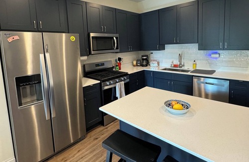 Logan Square Casa | Charming 2-bedroom urban oasis in fabulous Chicago!