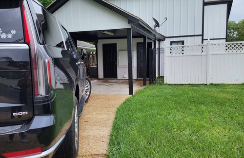 Mid City South Casa | Charming 2-bedroom house in wonderful Baton Rouge with AC, WiFi