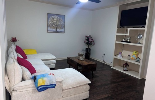 Mid City South Casa | Charming 2-bedroom house in wonderful Baton Rouge with AC, WiFi