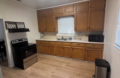 Mid City North Casa | Charming 2-bedroom house with AC, WiFi in Baton Rouge