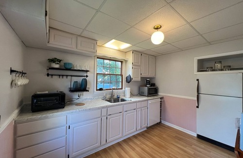 Battle Creek Casa | Charming 2-bedroom house minutes from downtown Battle Creek.
