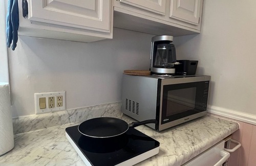 Battle Creek Casa | Charming 2-bedroom house minutes from downtown Battle Creek.