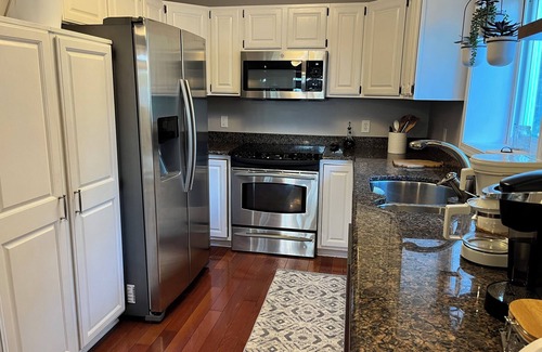 Battle Creek Casa | Charming 2-bedroom 2 bath lake house on Goguac Lake in Battle Creek with WiFi/AC