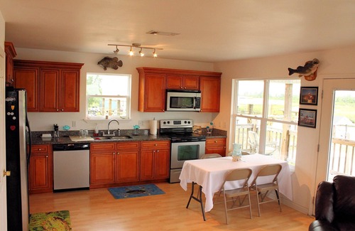 Shoreline Park Casa | Charming 2-bedroom house on the water in lovely Bay St. Louis