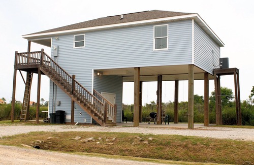 Shoreline Park Casa | Charming 2-bedroom house on the water in lovely Bay St. Louis