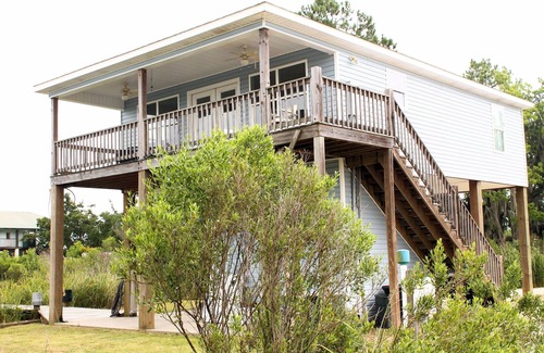 Shoreline Park Casa | Charming 2-bedroom house on the water in lovely Bay St. Louis