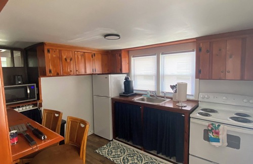 Beach Haven Cabaña | Charming 2-bedroom cottage in delightful Beach Haven