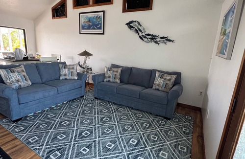 Eden Pines Casa | Charming 2-bedroom house in beautiful Big Pine Key with canal access and lift
