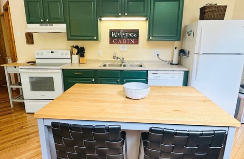 Bryson City Cabaña | Charming 2-bedroom cottage near Bryson City, NOC, Smoky Mnt Nat Park & Cherokee