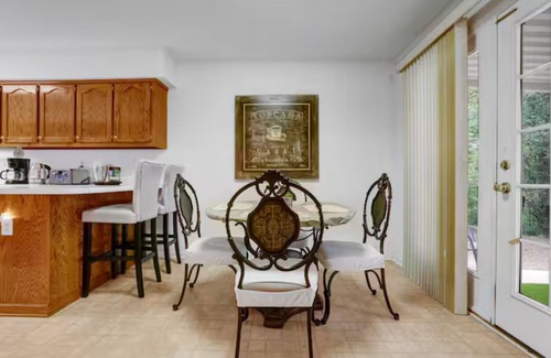 New Castle Casa | Charming 2-bedroom house with WiFi, AC in Center Point