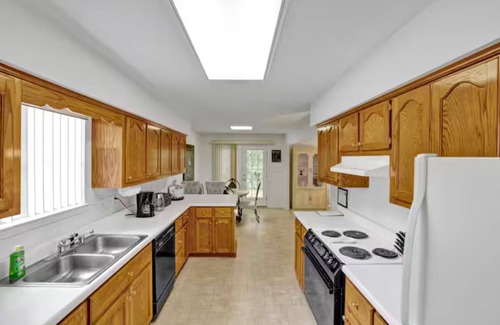 New Castle Casa | Charming 2-bedroom house with WiFi, AC in Center Point