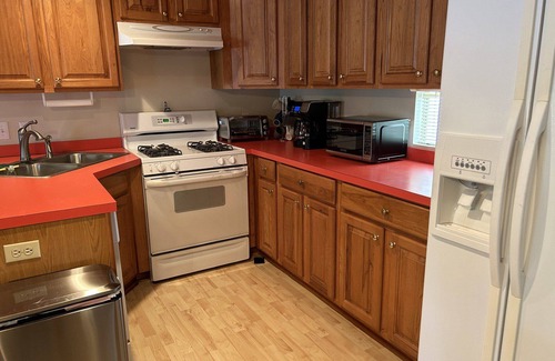 Chocowinity Casa | Charming 2-bedroom Waterfront House with private boat slip on Blount's Creek