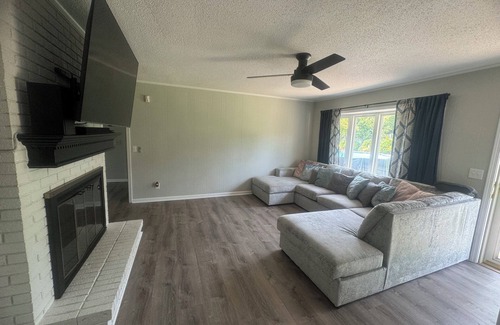 Westover Casa | Charming 2-Bedroom Home