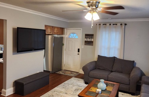 Terry Sanford Casa | Charming 2-bedroom bungalow in central serene Fayetteville with AC