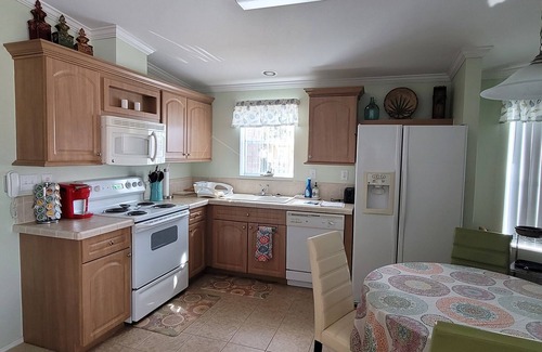 Fort Pierce Shores Casa | Charming 2-bedroom house in N Hutchinson Island across the street from the beach