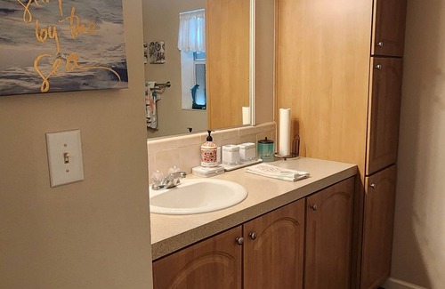 Fort Pierce Shores Casa | Charming 2-bedroom house in N Hutchinson Island across the street from the beach