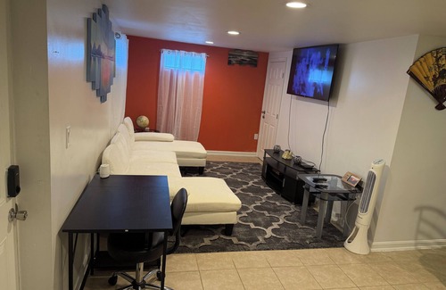 Glen Burnie Casa | Charming 2-bedroom house with fitness room and AC in Glen Burnie