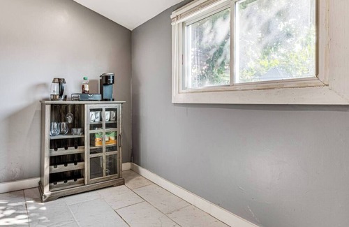 Indianapolis Casa | Charming 2 Bedroom with in Home Gym